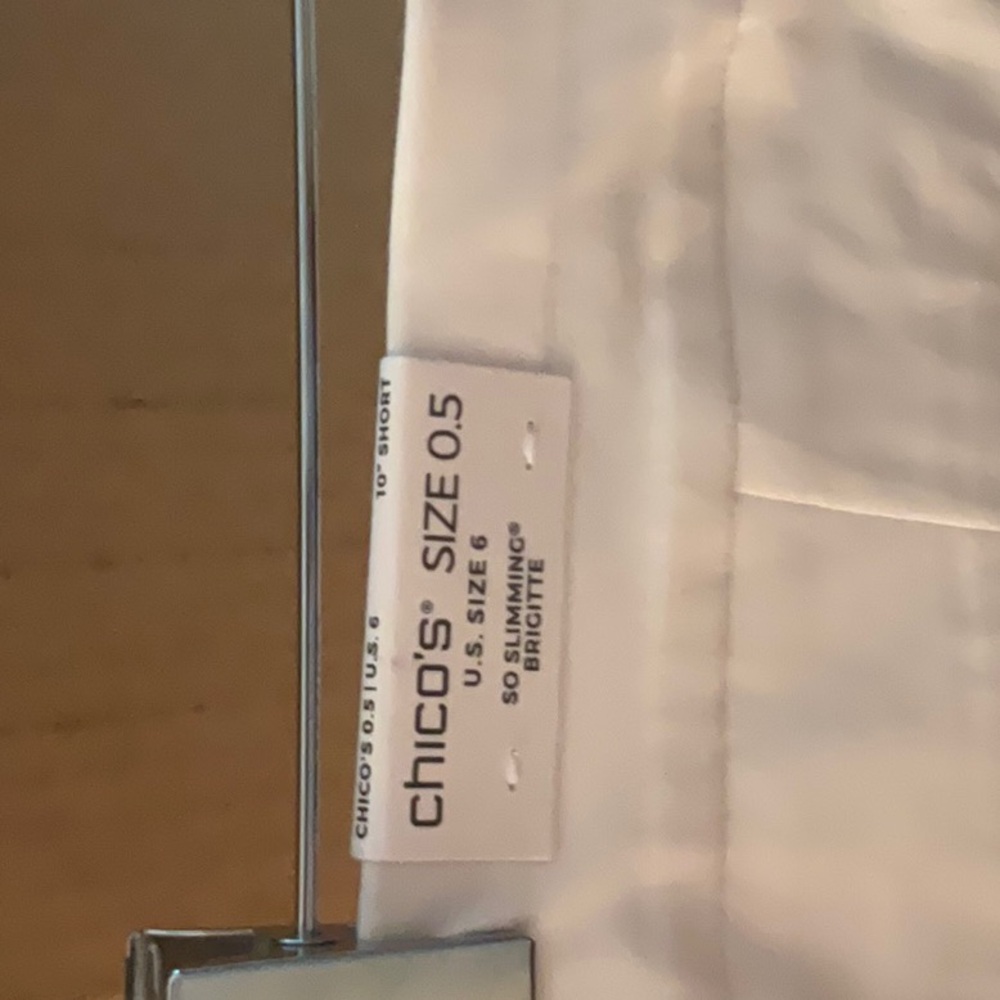 NWT Chico’s so slimming Brigitte 10” white shorts in size 6